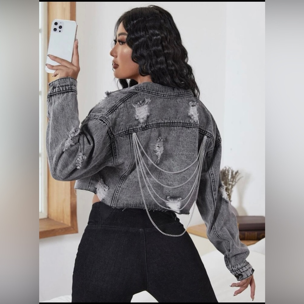 New Ripped Chain Detail Raw Cut
Drop Shoulder Crop Denim Jacket